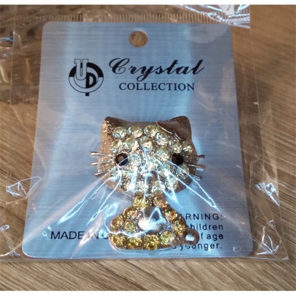 Nwt Hello Kitty Look Crystal Collection Brooch Pin Bejeweled Sparkling